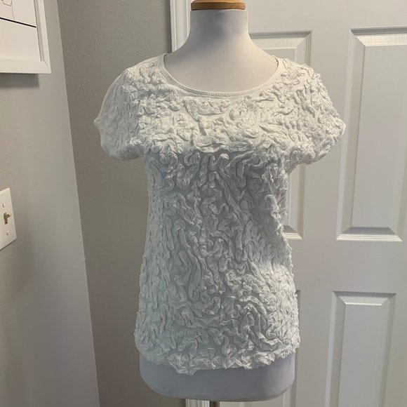 Like New Zara Women's‎ White T-Shirt, 3-D Flowers - Picture 1 of 6